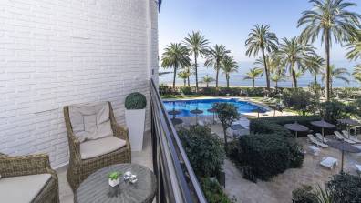 Sea promenade apartment in Marbella M28