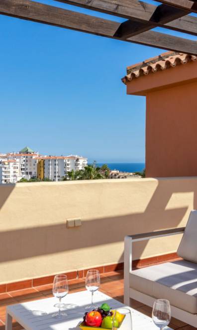 Bright terrace in Riviera del Sol Ref 167