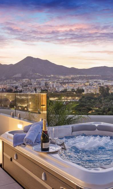 Sunny penthouse with amazing pool by Costarentals - Ref 214